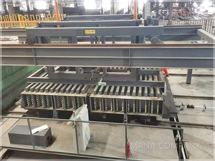 1636772082628365.jpg M03-24型墻板產(chǎn)線-移動上壓成型01.jpg